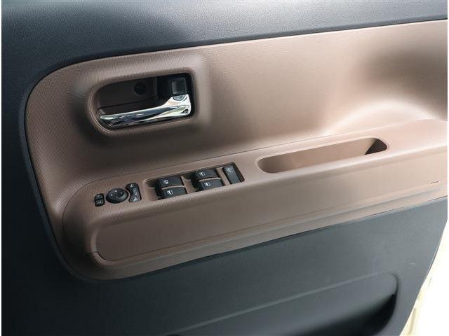 ムーヴキャンバス セオリーＧ　Ｄオーディオ付　メッキ装飾　衝突被害軽減ブレーキ　コーナーセンサー　ＬＥＤヘッドライト　両側パワースライドドア　シートヒータ　ホッとカップホルダー　置きラクボックス　スマホナビ連携ディスプレイオーディオ　バックカメラ（5枚目）