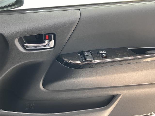 ハイエースバン スーパーＧＬ　ダークプライムＩＩ　１５インチアルミホイール　左右パワースライドドア　ダークメッキ装飾　助手席エアバッグ　コンビシート　黒木目調インテリアパネル＆コンビハンドル　メモリーナビ　３６０°パノラミックビューモニター（6枚目）