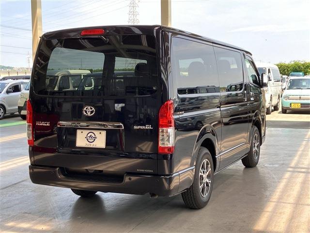 ハイエースバン スーパーＧＬ　ダークプライムＩＩ　１５インチアルミホイール　左右パワースライドドア　ダークメッキ装飾　助手席エアバッグ　コンビシート　黒木目調インテリアパネル＆コンビハンドル　メモリーナビ　３６０°パノラミックビューモニター（7枚目）