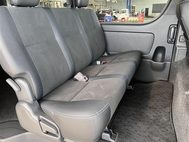 ハイエースバン スーパーＧＬ　ダークプライムＩＩ　１５インチアルミホイール　左右パワースライドドア　ダークメッキ装飾　助手席エアバッグ　コンビシート　黒木目調インテリアパネル＆コンビハンドル　メモリーナビ　３６０°パノラミックビューモニター（19枚目）