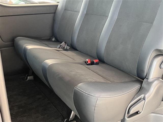 ハイエースバン スーパーＧＬ　ダークプライムＩＩ　１５インチアルミホイール　左右パワースライドドア　ダークメッキ装飾　助手席エアバッグ　コンビシート　黒木目調インテリアパネル＆コンビハンドル　メモリーナビ　３６０°パノラミックビューモニター（21枚目）