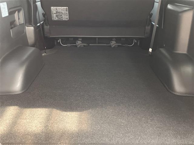 ハイエースバン スーパーＧＬ　ダークプライムＩＩ　１５インチアルミホイール　左右パワースライドドア　ダークメッキ装飾　助手席エアバッグ　コンビシート　黒木目調インテリアパネル＆コンビハンドル　メモリーナビ　３６０°パノラミックビューモニター（23枚目）