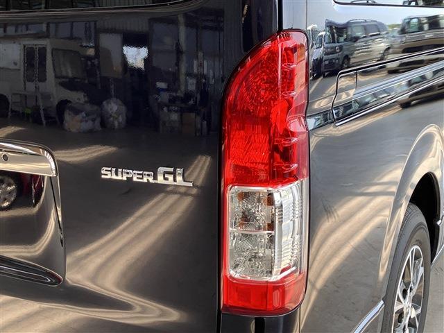 ハイエースバン スーパーＧＬ　ダークプライムＩＩ　１５インチアルミホイール　左右パワースライドドア　ダークメッキ装飾　助手席エアバッグ　コンビシート　黒木目調インテリアパネル＆コンビハンドル　メモリーナビ　３６０°パノラミックビューモニター（30枚目）