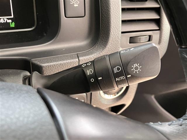 ハイエースバン スーパーＧＬ　ダークプライムＩＩ　１５インチアルミホイール　左右パワースライドドア　ダークメッキ装飾　助手席エアバッグ　コンビシート　黒木目調インテリアパネル＆コンビハンドル　メモリーナビ　３６０°パノラミックビューモニター（33枚目）