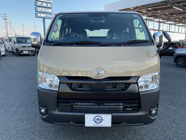 ハイエースバン 　アースカラーパッケージ　ＬＥＤヘッドランプ　助手席エアバッグ　デジタルインナーミラー　３６０°パノラミックビューモニター　トヨタセーフティセンス　パーキングサポートブレーキ　オートＡＣ　スマートキー（2枚目）