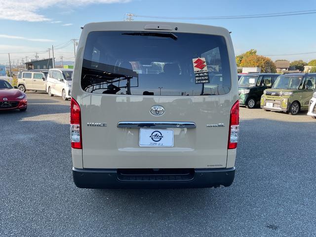 ハイエースバン 　アースカラーパッケージ　ＬＥＤヘッドランプ　助手席エアバッグ　デジタルインナーミラー　３６０°パノラミックビューモニター　トヨタセーフティセンス　パーキングサポートブレーキ　オートＡＣ　スマートキー（5枚目）