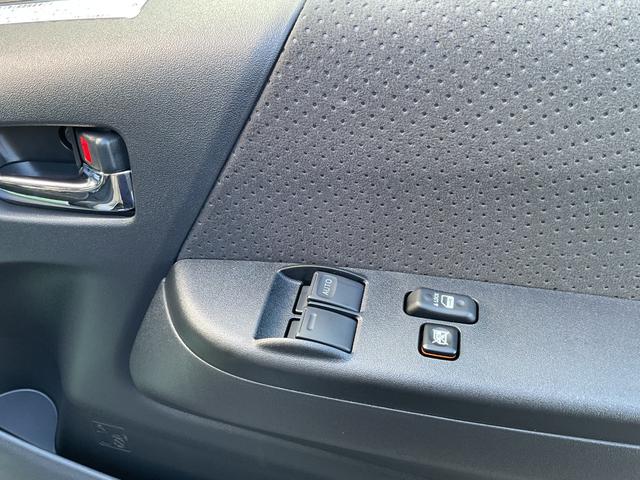 ハイエースバン 　アースカラーパッケージ　ＬＥＤヘッドランプ　助手席エアバッグ　デジタルインナーミラー　３６０°パノラミックビューモニター　トヨタセーフティセンス　パーキングサポートブレーキ　オートＡＣ　スマートキー（8枚目）