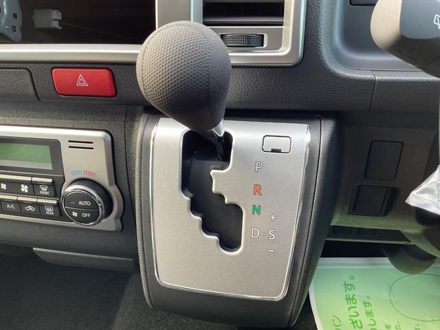 ハイエースバン 　アースカラーパッケージ　ＬＥＤヘッドランプ　助手席エアバッグ　デジタルインナーミラー　３６０°パノラミックビューモニター　トヨタセーフティセンス　パーキングサポートブレーキ　オートＡＣ　スマートキー（12枚目）