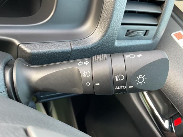 ハイエースバン 　アースカラーパッケージ　ＬＥＤヘッドランプ　助手席エアバッグ　デジタルインナーミラー　３６０°パノラミックビューモニター　トヨタセーフティセンス　パーキングサポートブレーキ　オートＡＣ　スマートキー（16枚目）