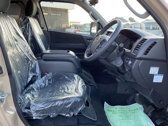 ハイエースバン 　アースカラーパッケージ　ＬＥＤヘッドランプ　助手席エアバッグ　デジタルインナーミラー　３６０°パノラミックビューモニター　トヨタセーフティセンス　パーキングサポートブレーキ　オートＡＣ　スマートキー（19枚目）