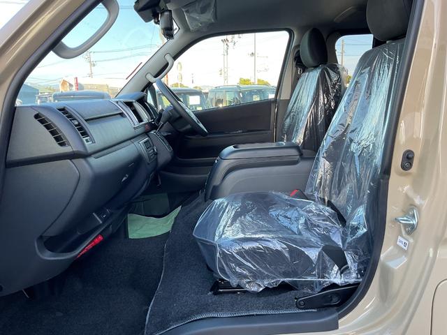 ハイエースバン 　アースカラーパッケージ　ＬＥＤヘッドランプ　助手席エアバッグ　デジタルインナーミラー　３６０°パノラミックビューモニター　トヨタセーフティセンス　パーキングサポートブレーキ　オートＡＣ　スマートキー（21枚目）