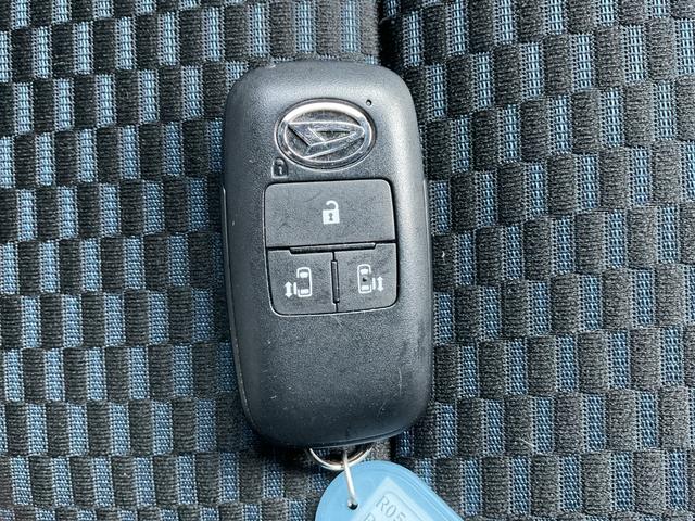 タント カスタムRS インテリアパネルパック スカッフプレートカバー 衝突被害軽減ブレーキ コーナーセンサー 両側パワースライドドア コンビシート シートヒーター 8型ワイドナビ フルセグTV バックカメラ ETC(28枚目)