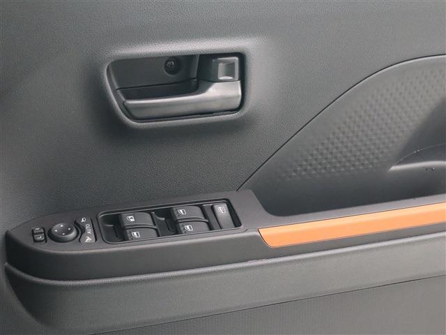 タント ファンクロス　２トーン　パノラマＵＰＧ　ナビ装着用３６０°カメラ　ステアリングスイッチ　衝突被害軽減ブレーキ　コーナーセンサー　ＬＥＤヘッドライト　ＬＥＤフォグランプ　１４インチアルミ　ルーフレール　両側パワースライドドア　シートヒーター（4枚目）