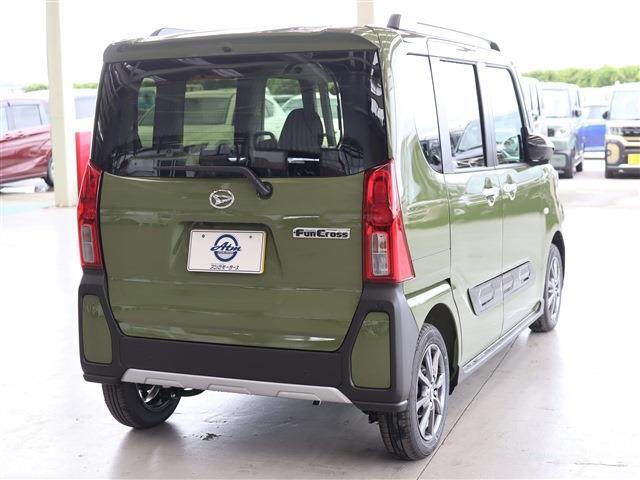 タント ファンクロス　２トーン　パノラマＵＰＧ　ナビ装着用３６０°カメラ　ステアリングスイッチ　衝突被害軽減ブレーキ　コーナーセンサー　ＬＥＤヘッドライト　ＬＥＤフォグランプ　１４インチアルミ　ルーフレール　両側パワースライドドア　シートヒーター（5枚目）