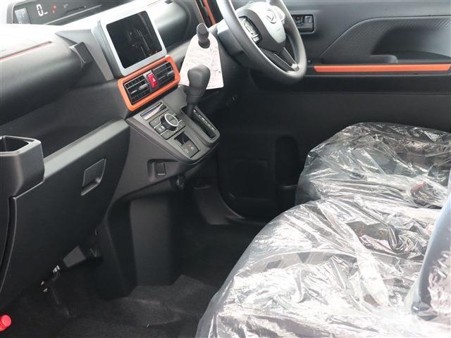 タント ファンクロス　２トーン　パノラマＵＰＧ　ナビ装着用３６０°カメラ　ステアリングスイッチ　衝突被害軽減ブレーキ　コーナーセンサー　ＬＥＤヘッドライト　ＬＥＤフォグランプ　１４インチアルミ　ルーフレール　両側パワースライドドア　シートヒーター（15枚目）