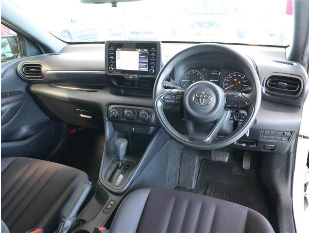 ヤリス Ｘ　トヨタセーフティセンス　ディスプレイオーディオ　ナビキット　バックカメラ（3枚目）