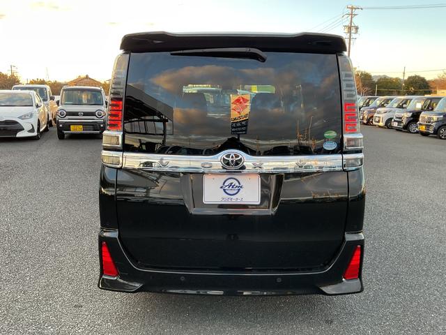 ヴォクシー ＺＳ　煌ＩＩ　インテリジェントクリアランスソナー　ＬＥＤヘッドライト　１６インチアルミ　両側パワースライドドア　スマートキー　１０型ワイドナビ　フルセグＴＶ　ＥＴＣ付（5枚目）