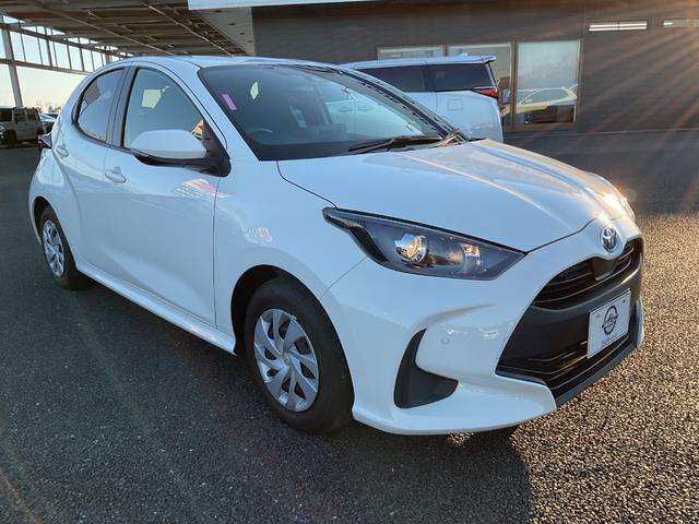 ヤリス ハイブリッドＸ　トヨタセーフティセンス　クリアランスソナー付き　スマートキー付き　スマホナビ連携ディスプレイオーディオ　バックカメラ　ＥＴＣ（3枚目）