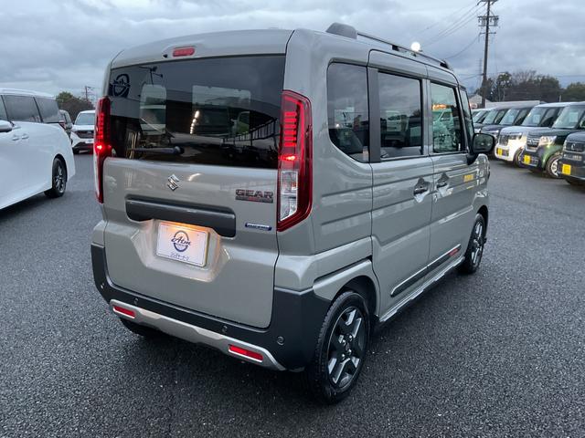 スペーシアギア ハイブリッドＸＺ　ヘッドＵＰディスプレイ　電動パーキングブレーキ　両側パワースライドドア　ステアリングヒーター　　後席アームレスト　　　ＵＳＢ　ＵＳＢーＣ電源ソケット　スマホナビ連携ディスプレイオーディオ（4枚目）