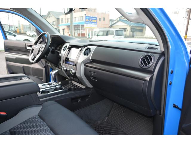 AMERICA TOYOTA TUNDRA CREWMAX SR5 | 2020 | BLUE | 14800 km AMERICA TOYOTA TUNDRA CREWMAX SR5 | 2020 | BLUE | 14800 km