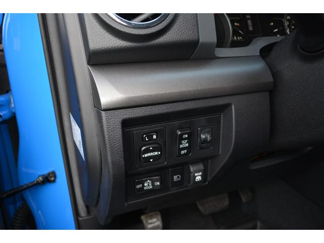 AMERICA TOYOTA TUNDRA CREWMAX SR5 | 2020 | BLUE | 14800 km AMERICA TOYOTA TUNDRA CREWMAX SR5 | 2020 | BLUE | 14800 km