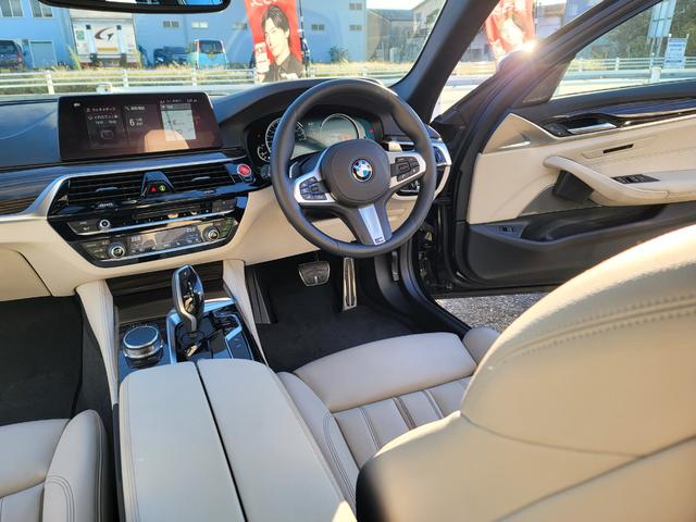 ５シリーズ ５３０ｉ　Ｍスポーツ　３Ｄデザインフロントスポイラー　３Ｄデザインサイドスポイラー　純正ナビ　地デジＴＶ　サンルーフ　白革シート　ＬＥＤライト　パワートランク　ハーマンカートンスピーカー　３６０度カメラ　ＥＴＣ　ドラレコ（6枚目）