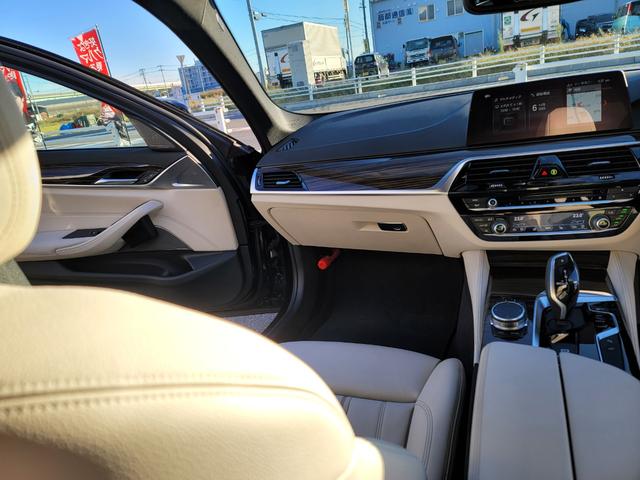 ５シリーズ ５３０ｉ　Ｍスポーツ　３Ｄデザインフロントスポイラー　３Ｄデザインサイドスポイラー　純正ナビ　地デジＴＶ　サンルーフ　白革シート　ＬＥＤライト　パワートランク　ハーマンカートンスピーカー　３６０度カメラ　ＥＴＣ　ドラレコ（7枚目）