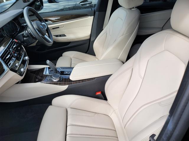 ５シリーズ ５３０ｉ　Ｍスポーツ　３Ｄデザインフロントスポイラー　３Ｄデザインサイドスポイラー　純正ナビ　地デジＴＶ　サンルーフ　白革シート　ＬＥＤライト　パワートランク　ハーマンカートンスピーカー　３６０度カメラ　ＥＴＣ　ドラレコ（10枚目）