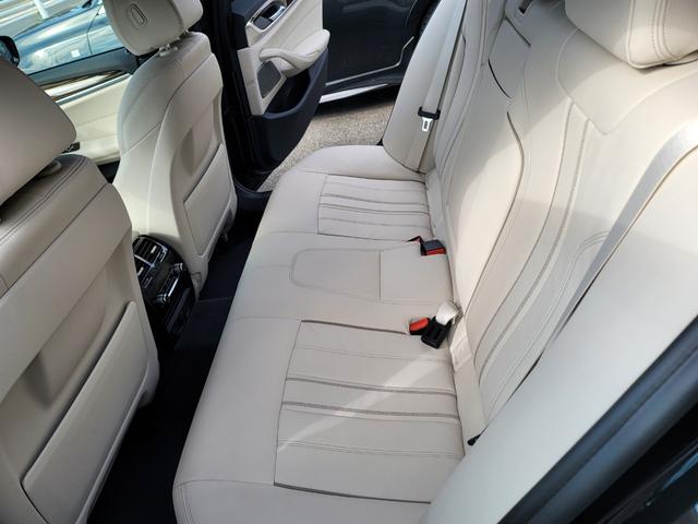 ５シリーズ ５３０ｉ　Ｍスポーツ　３Ｄデザインフロントスポイラー　３Ｄデザインサイドスポイラー　純正ナビ　地デジＴＶ　サンルーフ　白革シート　ＬＥＤライト　パワートランク　ハーマンカートンスピーカー　３６０度カメラ　ＥＴＣ　ドラレコ（14枚目）