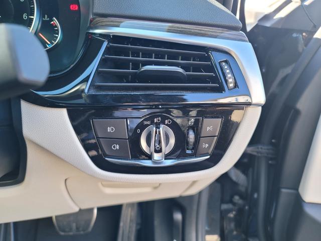 ５シリーズ ５３０ｉ　Ｍスポーツ　３Ｄデザインフロントスポイラー　３Ｄデザインサイドスポイラー　純正ナビ　地デジＴＶ　サンルーフ　白革シート　ＬＥＤライト　パワートランク　ハーマンカートンスピーカー　３６０度カメラ　ＥＴＣ　ドラレコ（22枚目）