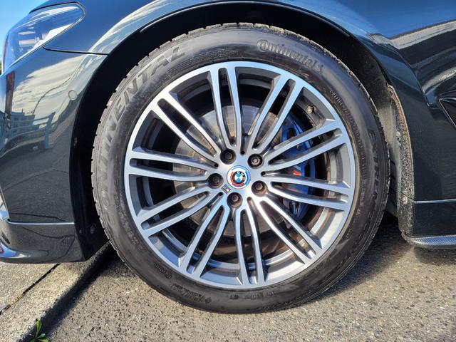 ５シリーズ ５３０ｉ　Ｍスポーツ　３Ｄデザインフロントスポイラー　３Ｄデザインサイドスポイラー　純正ナビ　地デジＴＶ　サンルーフ　白革シート　ＬＥＤライト　パワートランク　ハーマンカートンスピーカー　３６０度カメラ　ＥＴＣ　ドラレコ（33枚目）