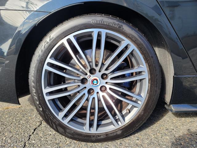 ５シリーズ ５３０ｉ　Ｍスポーツ　３Ｄデザインフロントスポイラー　３Ｄデザインサイドスポイラー　純正ナビ　地デジＴＶ　サンルーフ　白革シート　ＬＥＤライト　パワートランク　ハーマンカートンスピーカー　３６０度カメラ　ＥＴＣ　ドラレコ（35枚目）