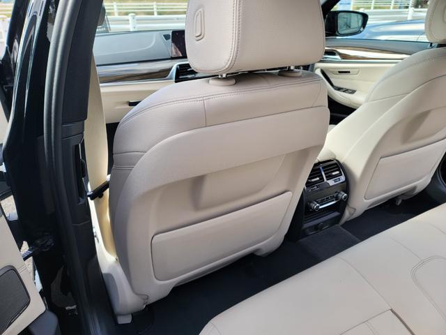 ５シリーズ ５３０ｉ　Ｍスポーツ　３Ｄデザインフロントスポイラー　３Ｄデザインサイドスポイラー　純正ナビ　地デジＴＶ　サンルーフ　白革シート　ＬＥＤライト　パワートランク　ハーマンカートンスピーカー　３６０度カメラ　ＥＴＣ　ドラレコ（59枚目）