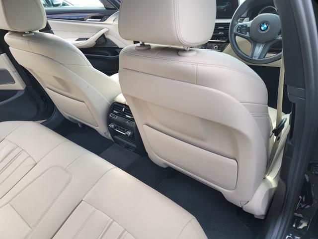 ５シリーズ ５３０ｉ　Ｍスポーツ　３Ｄデザインフロントスポイラー　３Ｄデザインサイドスポイラー　純正ナビ　地デジＴＶ　サンルーフ　白革シート　ＬＥＤライト　パワートランク　ハーマンカートンスピーカー　３６０度カメラ　ＥＴＣ　ドラレコ（60枚目）