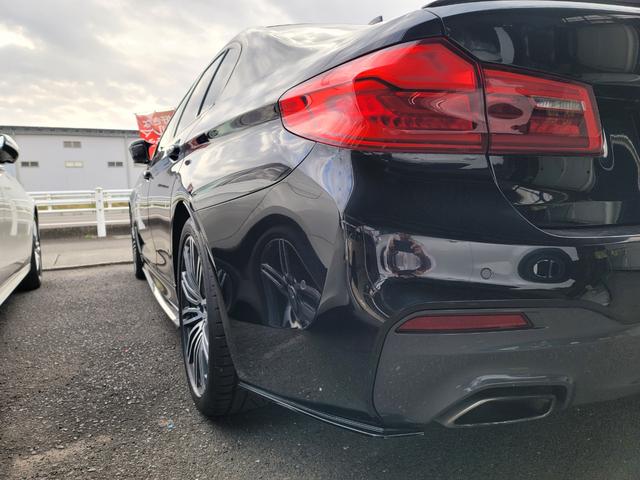 ５シリーズ ５３０ｉ　Ｍスポーツ　３Ｄデザインフロントスポイラー　３Ｄデザインサイドスポイラー　純正ナビ　地デジＴＶ　サンルーフ　白革シート　ＬＥＤライト　パワートランク　ハーマンカートンスピーカー　３６０度カメラ　ＥＴＣ　ドラレコ（62枚目）