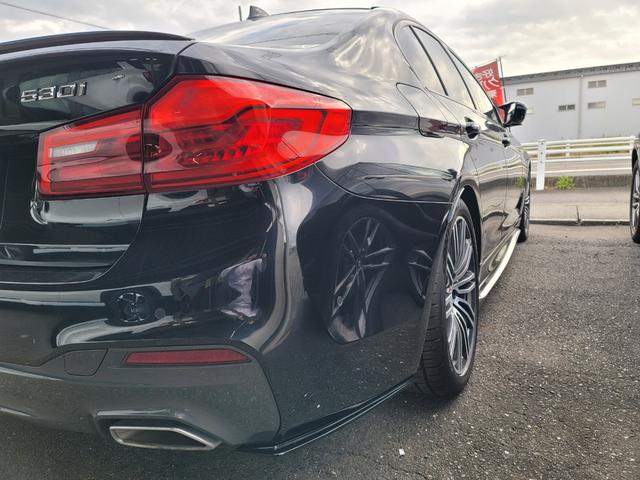 ５シリーズ ５３０ｉ　Ｍスポーツ　３Ｄデザインフロントスポイラー　３Ｄデザインサイドスポイラー　純正ナビ　地デジＴＶ　サンルーフ　白革シート　ＬＥＤライト　パワートランク　ハーマンカートンスピーカー　３６０度カメラ　ＥＴＣ　ドラレコ（64枚目）