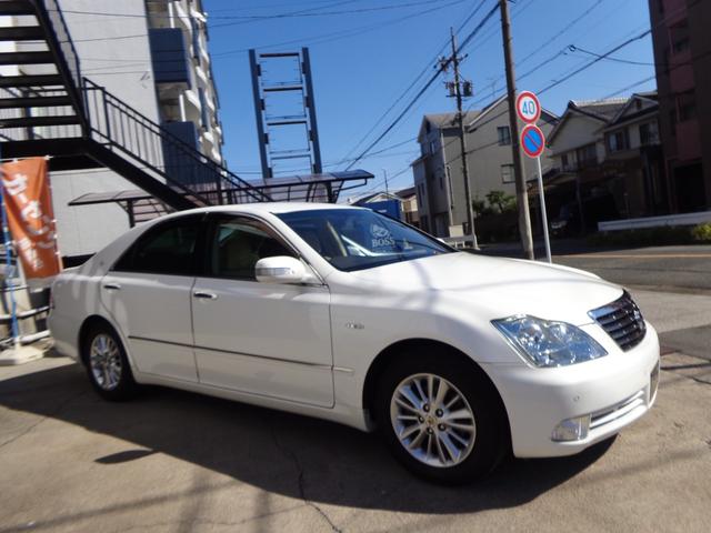 クラウン ロイヤルサルーンＧ　純正ナビパナソニックフルセグＴＶバック走行中ＴＶＯＫカメラコムテック前後ドラレコクルコンＥＴＣ全席パワーシート前後ソナープッシュスタートスマートキーリアサンシェードＲＳ－Ｇ専用リアサイドシェード（4枚目）