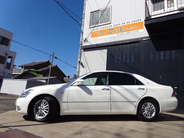 クラウン ロイヤルサルーンＧ　純正ナビパナソニックフルセグＴＶバック走行中ＴＶＯＫカメラコムテック前後ドラレコクルコンＥＴＣ全席パワーシート前後ソナープッシュスタートスマートキーリアサンシェードＲＳ－Ｇ専用リアサイドシェード（11枚目）