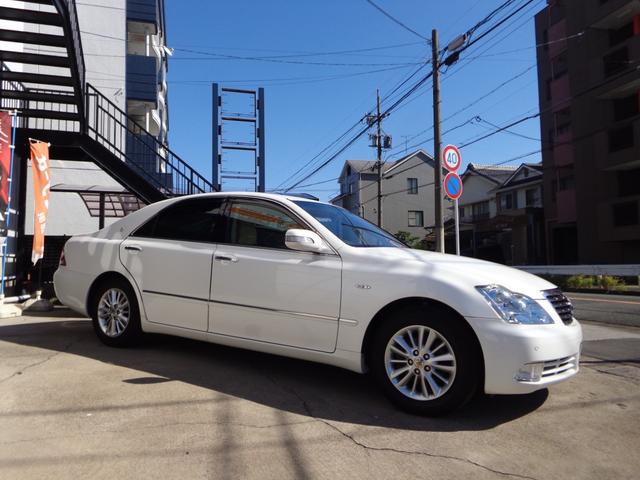 クラウン ロイヤルサルーンＧ　純正ナビパナソニックフルセグＴＶバック走行中ＴＶＯＫカメラコムテック前後ドラレコクルコンＥＴＣ全席パワーシート前後ソナープッシュスタートスマートキーリアサンシェードＲＳ－Ｇ専用リアサイドシェード（19枚目）