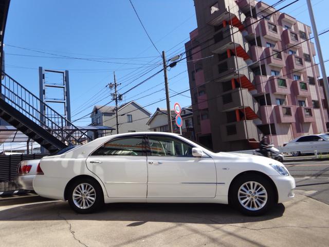 クラウン ロイヤルサルーンＧ　純正ナビパナソニックフルセグＴＶバック走行中ＴＶＯＫカメラコムテック前後ドラレコクルコンＥＴＣ全席パワーシート前後ソナープッシュスタートスマートキーリアサンシェードＲＳ－Ｇ専用リアサイドシェード（20枚目）