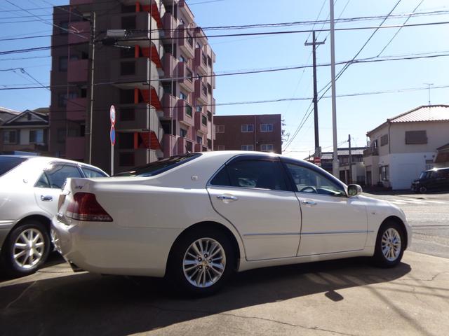 クラウン ロイヤルサルーンＧ　純正ナビパナソニックフルセグＴＶバック走行中ＴＶＯＫカメラコムテック前後ドラレコクルコンＥＴＣ全席パワーシート前後ソナープッシュスタートスマートキーリアサンシェードＲＳ－Ｇ専用リアサイドシェード（21枚目）