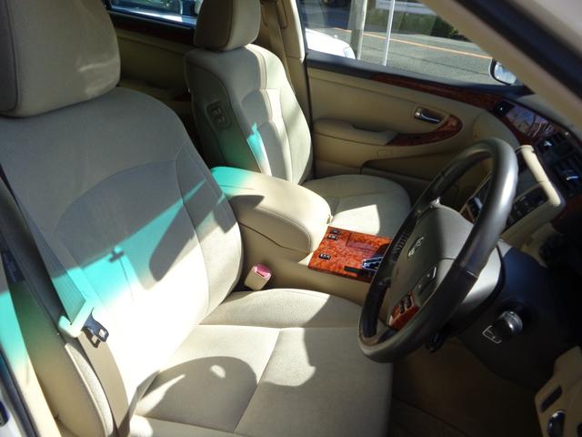 クラウン ロイヤルサルーンＧ　純正ナビパナソニックフルセグＴＶバック走行中ＴＶＯＫカメラコムテック前後ドラレコクルコンＥＴＣ全席パワーシート前後ソナープッシュスタートスマートキーリアサンシェードＲＳ－Ｇ専用リアサイドシェード（42枚目）