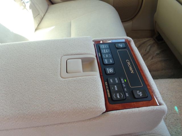 クラウン ロイヤルサルーンＧ　純正ナビパナソニックフルセグＴＶバック走行中ＴＶＯＫカメラコムテック前後ドラレコクルコンＥＴＣ全席パワーシート前後ソナープッシュスタートスマートキーリアサンシェードＲＳ－Ｇ専用リアサイドシェード（50枚目）