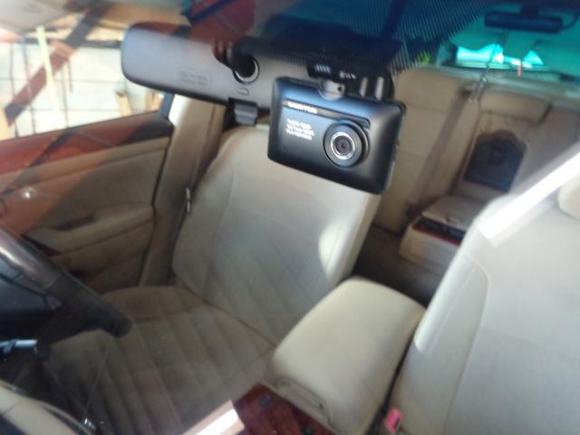 クラウン ロイヤルサルーンＧ　純正ナビパナソニックフルセグＴＶバック走行中ＴＶＯＫカメラコムテック前後ドラレコクルコンＥＴＣ全席パワーシート前後ソナープッシュスタートスマートキーリアサンシェードＲＳ－Ｇ専用リアサイドシェード（60枚目）