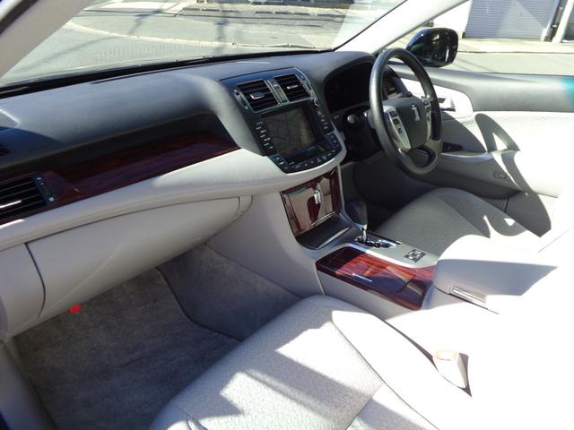 クラウン ロイヤルサルーン　スペシャルナビパッケージ　純正ＨＤＤナビフルセグＴＶバックカメラＤＶＤＣＤクルコンＥＴＣ純正レースシートカバープッシュスタートスマートキー×２純正アルミＨＩＤ（38枚目）