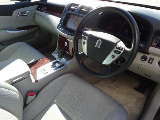 クラウン ロイヤルサルーン　スペシャルナビパッケージ　純正ＨＤＤナビフルセグＴＶバックカメラＤＶＤＣＤクルコンＥＴＣ純正レースシートカバープッシュスタートスマートキー×２純正アルミＨＩＤ（50枚目）