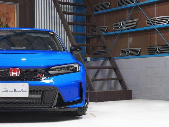 シビック タイプＲ　レーシングブラックパッケージ　登録済未使用車　純正フロアマット　メーカー保証付　希望ナンバー付　ＥＴＣ（7枚目）