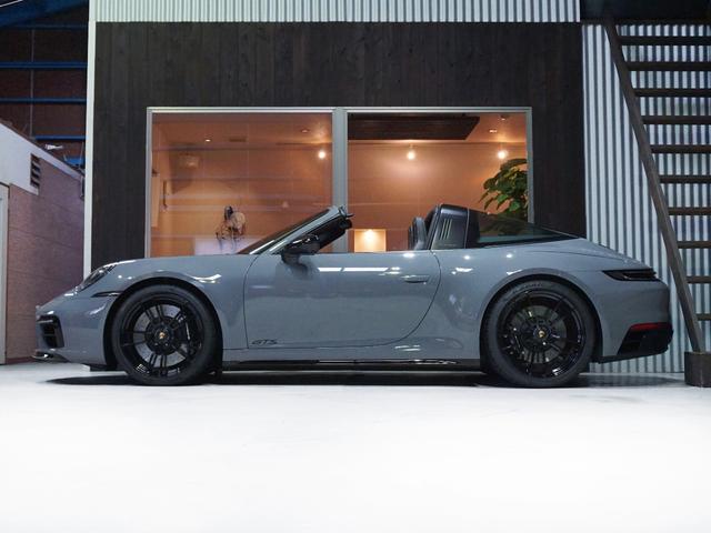 911 911タルガ4GTS Fリフト リアアスクル LEDマトリクス GTSインテリア&マットカーボンインテリア&ハイグロスエクステリアPKG マットカーボンGTステア&イルミ付ドアシルガード PDCC BOSE ブルー幌(4枚目)