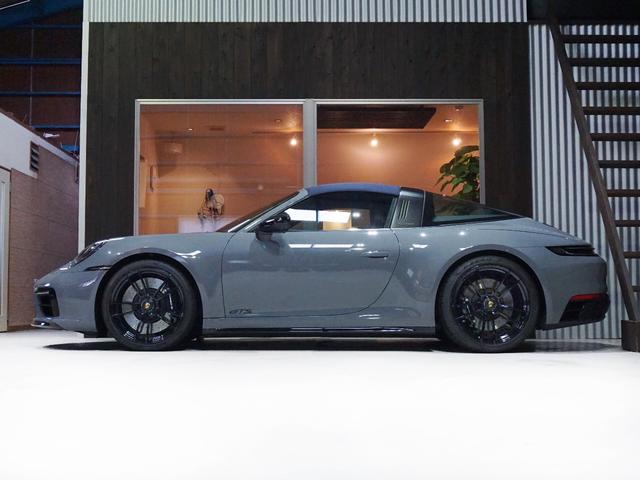 911 911タルガ4GTS Fリフト リアアスクル LEDマトリクス GTSインテリア&マットカーボンインテリア&ハイグロスエクステリアPKG マットカーボンGTステア&イルミ付ドアシルガード PDCC BOSE ブルー幌(5枚目)