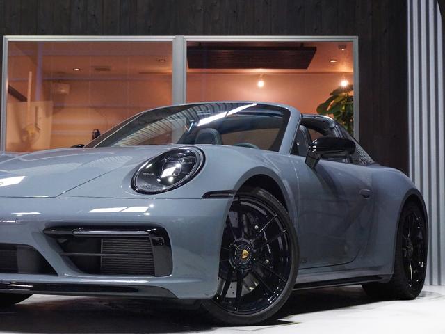 911 911タルガ4GTS Fリフト リアアスクル LEDマトリクス GTSインテリア&マットカーボンインテリア&ハイグロスエクステリアPKG マットカーボンGTステア&イルミ付ドアシルガード PDCC BOSE ブルー幌(9枚目)